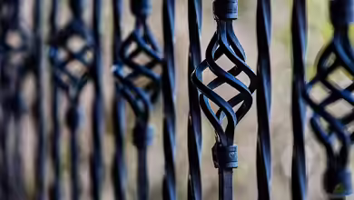 Schmiedeeisen: Retro-Design für den Garten - Wie ein zeitloses Material den Außenbereich aufwertet