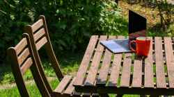 Homeoffice auf Terrasse oder im Garten