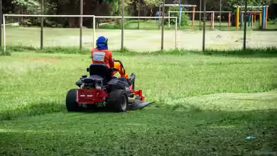 Aufsitzmäher - Der umfassende Ratgeber für große Rasenflächen im Garten