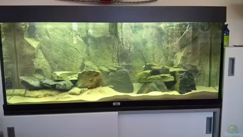 fertig mit Wasser gefüllt fertig mit Wasser gefüllt